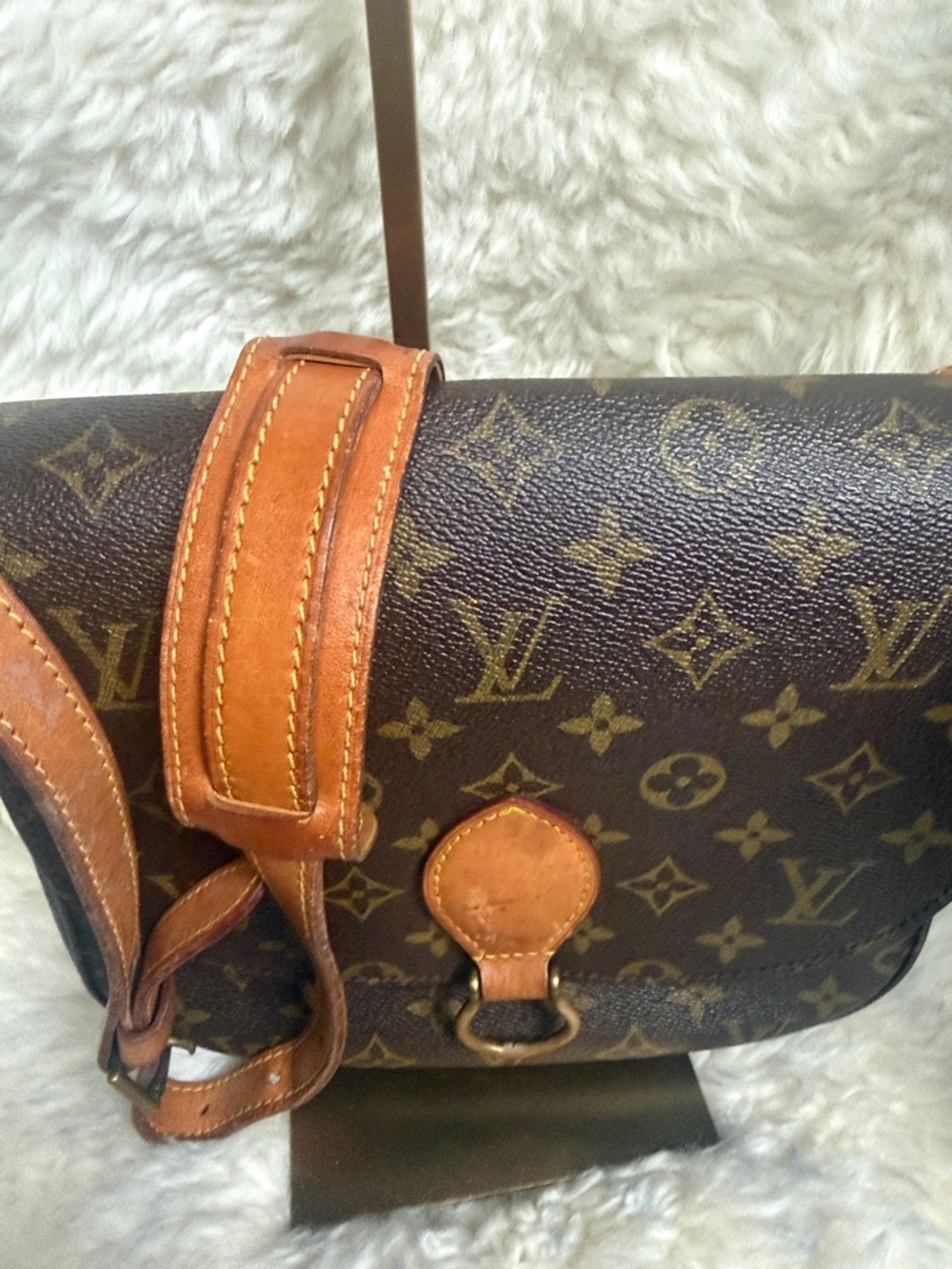 Louis Vuitton Monogram Canvas Saint Cloud Crossbody in Brown with Tan Trim - Picture 2 of 9